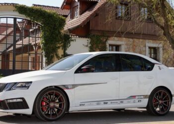 Octavia RS prošla úpravou: Má 301 koní a jede až 330 km/h
