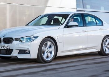 BMW 3 s Plug-in hybridem přijde už příští rok!