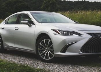 Nový Lexus ES už má české ceny