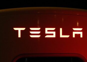 Teslu si zanedlouho budeme moci opravit v Praze!