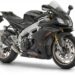 Sériově vyráběná Aprilia láká na styl supersportu