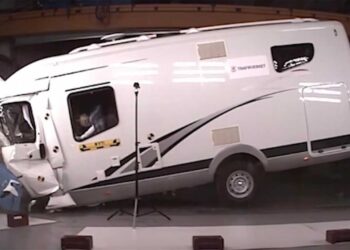 Obytné vozy v crash testu dopadly nejhůř jak mohly