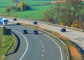 Řidič kamionu se stal hrdinou. Zachránil ostatní řidiče před autem jedoucím na dálnici v protisměru