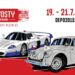 Skvosty s vůní benzínu: Unikátní přehlídka historických i současných automobilů