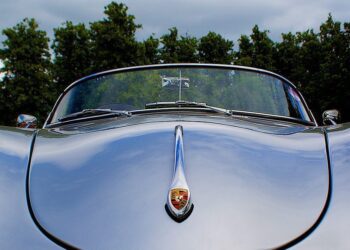 Prasklina na čelním skle – zjistěte, zda postačí její oprava nebo zda budete muset platit drahou výměnu