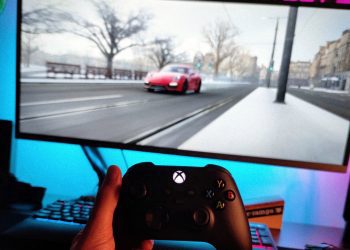 Nohu na plyn, ruce na volant a pohodlně se usaďte: Top 5 her, které vás připoutají k závodní dráze