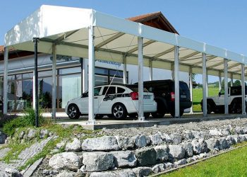 Plachtové haly: ideální řešení pro ochranu vašeho vozidla
