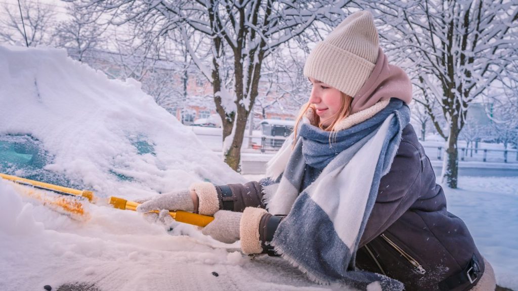 ciste automobilu od snehu