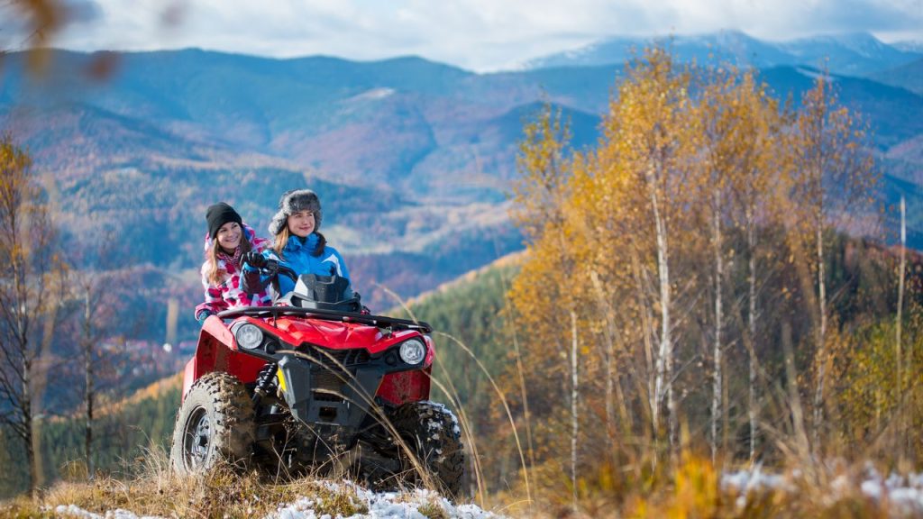 ctyrkolka jezdici v terenu