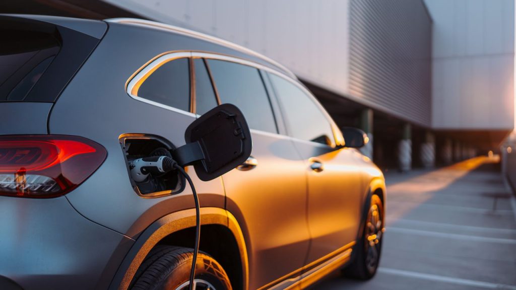 elektromobil ve meste