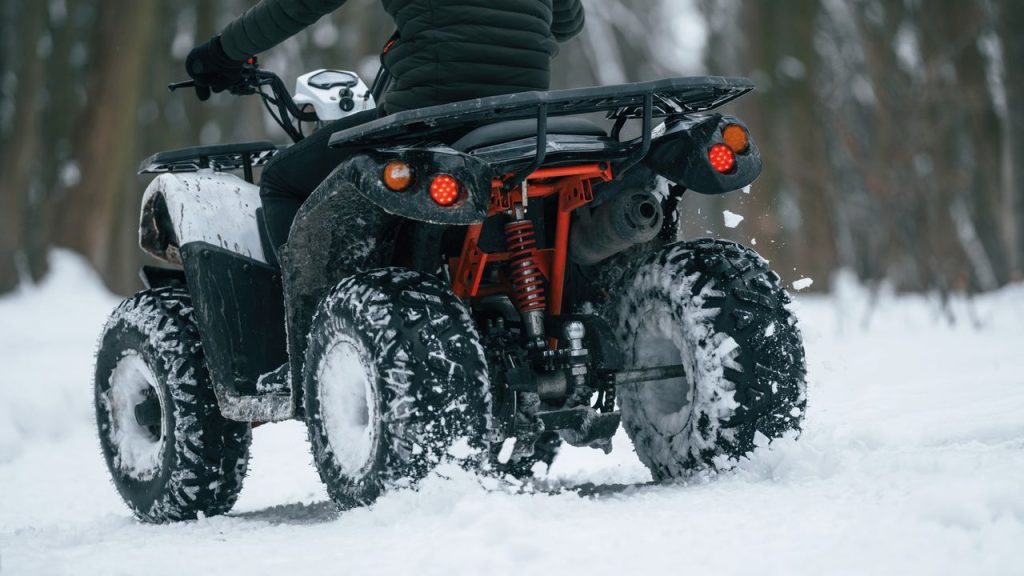 jezdec ctyrkolka snih