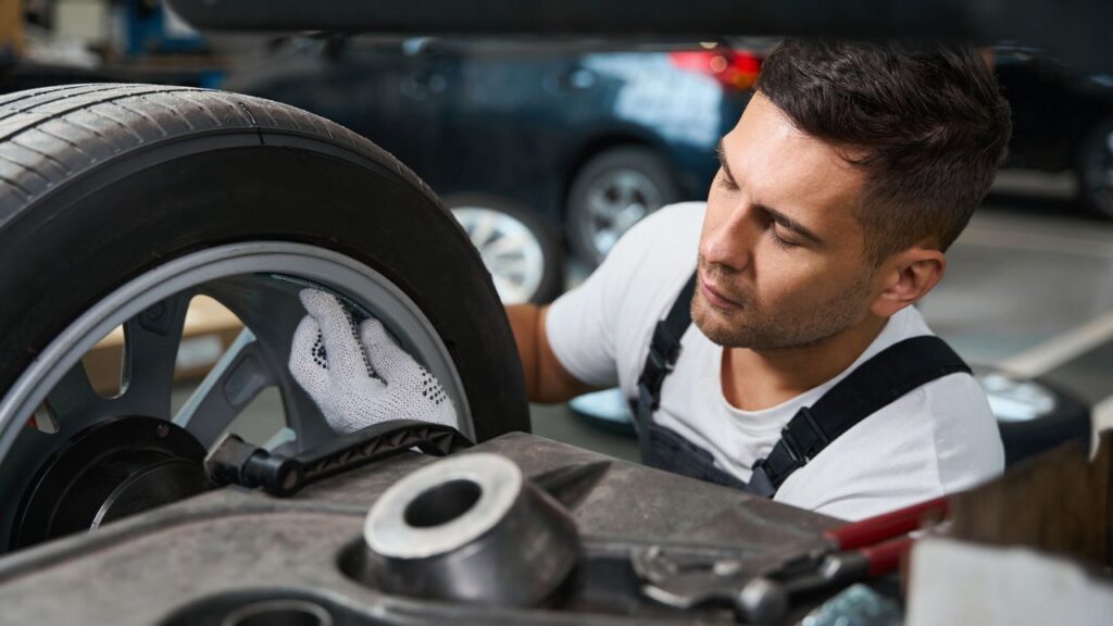 mechanik kontrola vozu