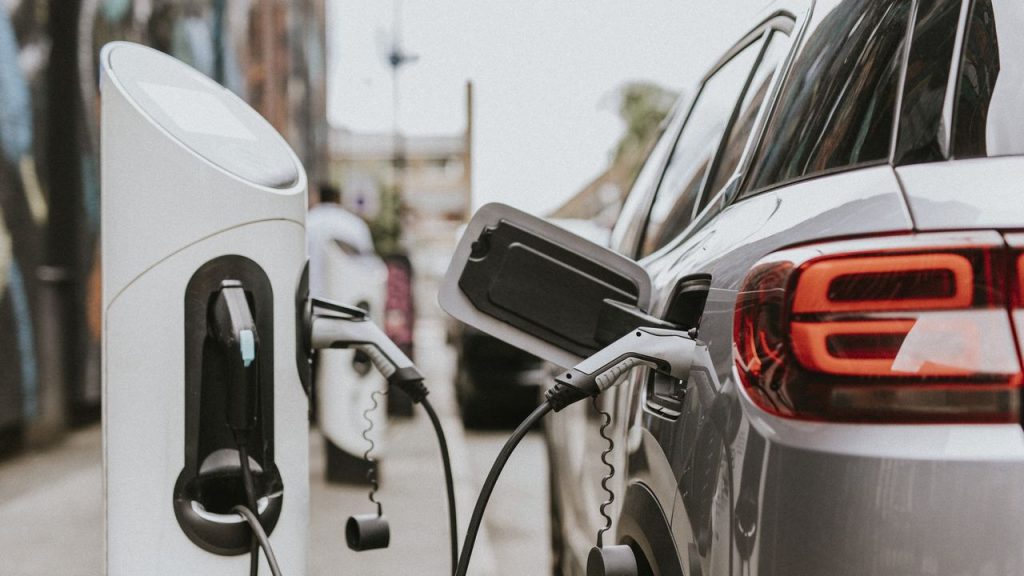 nabijecka nabijeni vozu foto