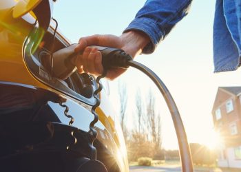 nabijeni zluteho vozu