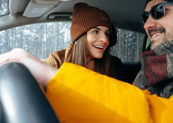 rodina v aute v zime