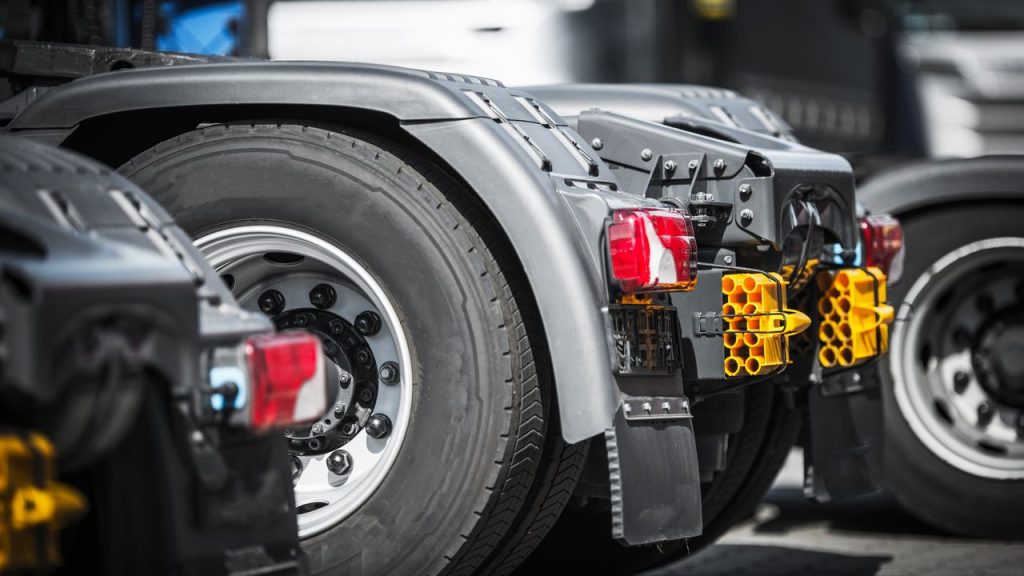 zadni cast kamionu profil