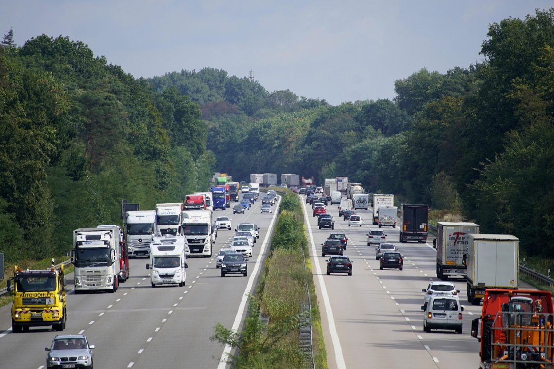 kamion autobahn 7489782 1280