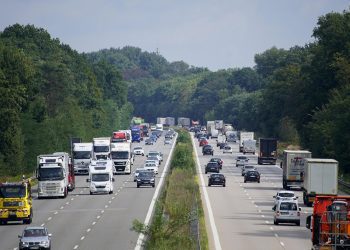 autobahn 7489782 1280