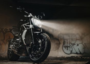 motorcycle 8059754 1280