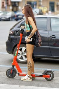 elektrokolobezka woman 7401630 1280