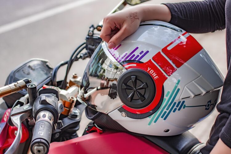 helment helmets 4749458 1280